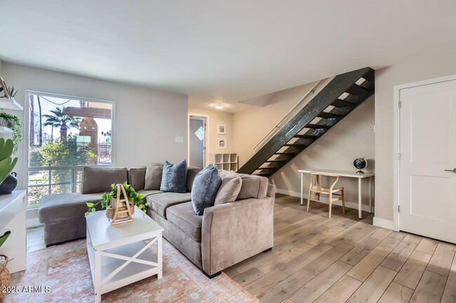 Foto del edificio - 4525 E Rhonda Dr