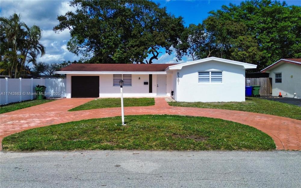 Foto principal - 4 bedroom in Pembroke Pines FL 33024