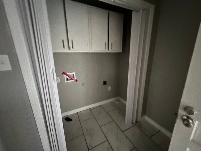 Building Photo - 5163 Pickett Cove