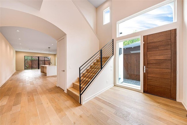 Building Photo - 4721 Belmont Ave