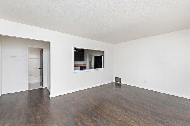 Foto del edificio - 5400 NE 49th St