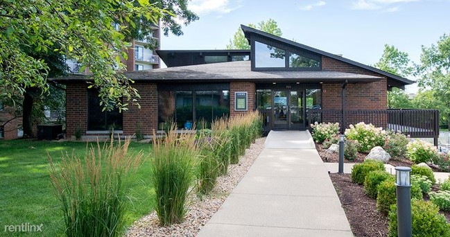 Building Photo - 701 Royal Saint George Dr