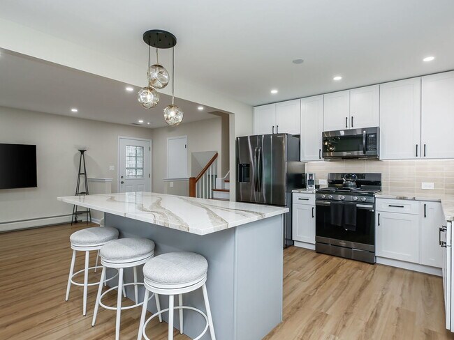 Building Photo - 258 Parkview Dr