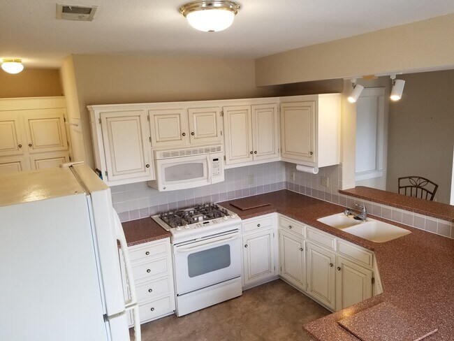 Kitchen - 301 Bellefontaine Ave