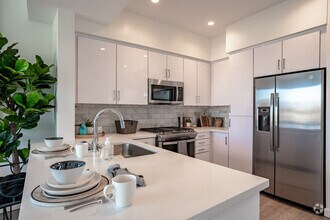 1 BR, 1 BA - 649SF - Millennium Santa Monica