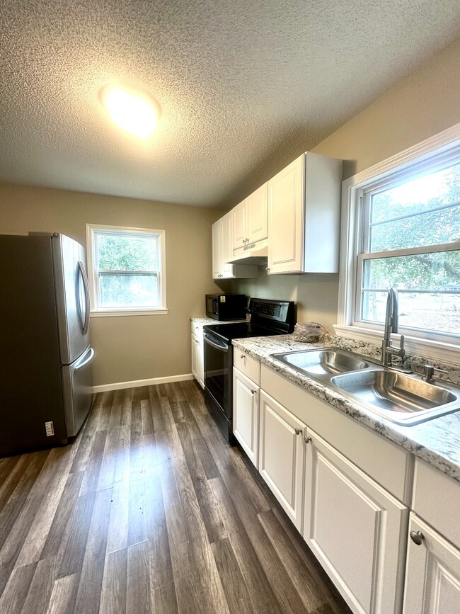 Building Photo - 801 E Moore St