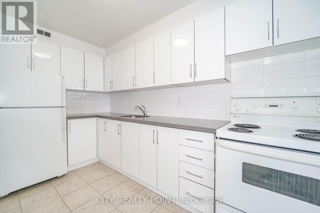Photo du bâtiment - 6200 Bathurst St