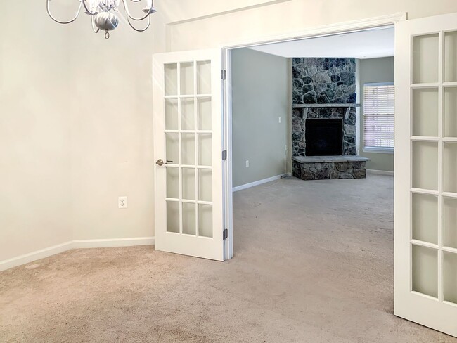 Foto del edificio - Beautiful & Spacious 2 Bedroom, 2 Bathroom...