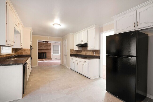 Foto del edificio - 5 Bedroom Large Ranch with Finished Basement