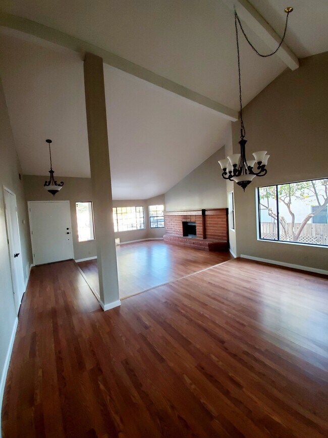 Building Photo - 1635 Quiet Hills Dr