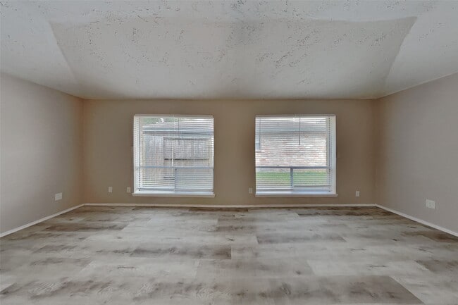 Foto del edificio - 7307 Daylight Ln