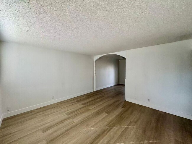 Building Photo - refreshed single-story home