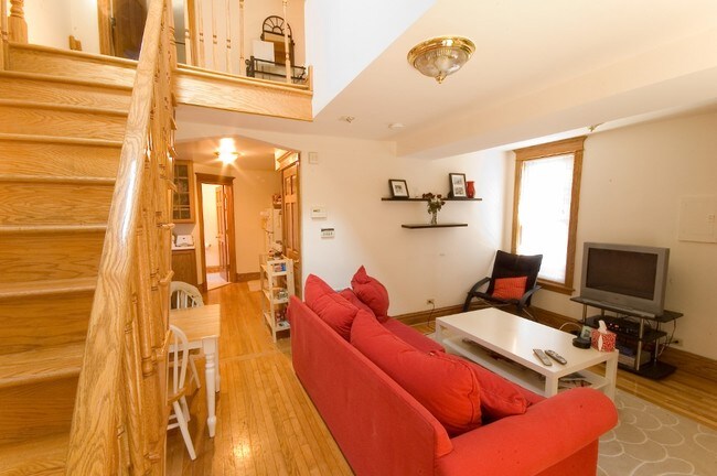 Foto del edificio - 638 W Drummond Pl