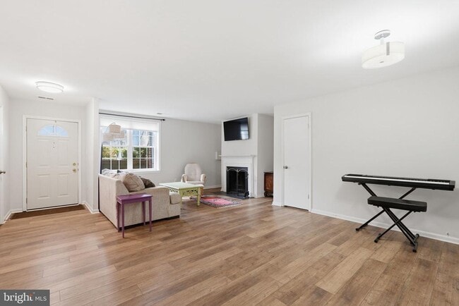 Foto del edificio - 6032 Old Landing Way