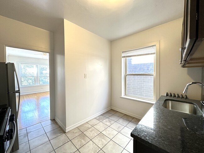 Foto del edificio - 6349 N Magnolia Ave