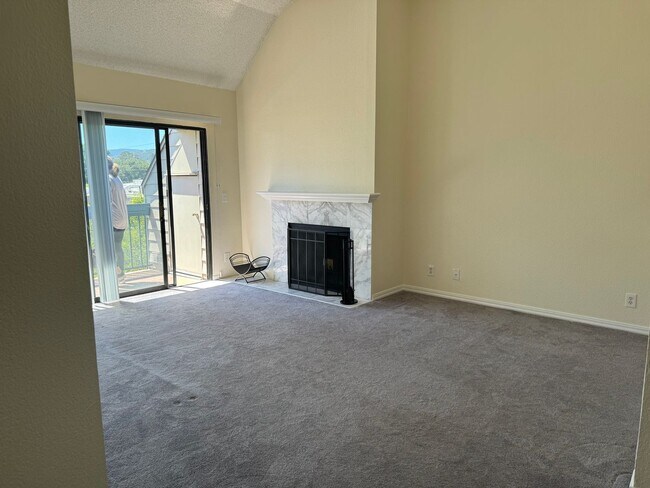 Building Photo - Lovely San Mateo Condo!