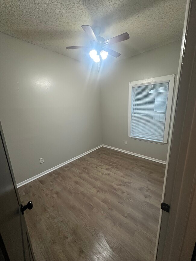 Foto del edificio - 217 N Carys Ln