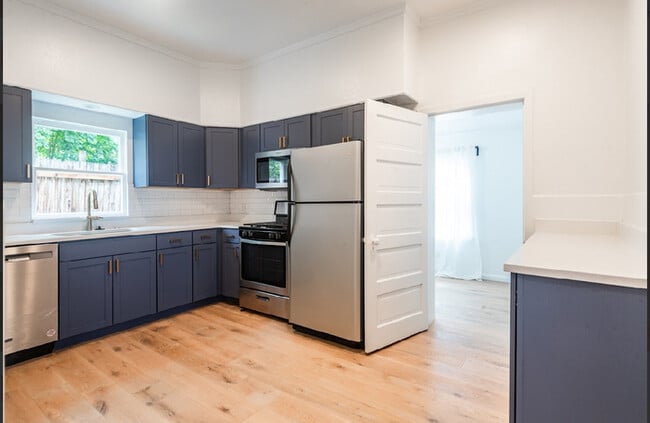 Building Photo - 450 Quince St