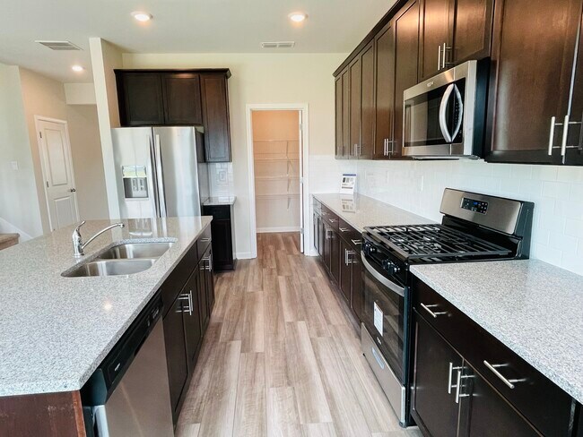 Foto del edificio - 5950 Green Ash Ct