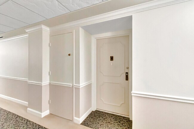 Building Photo - 2121 N Ocean Blvd
