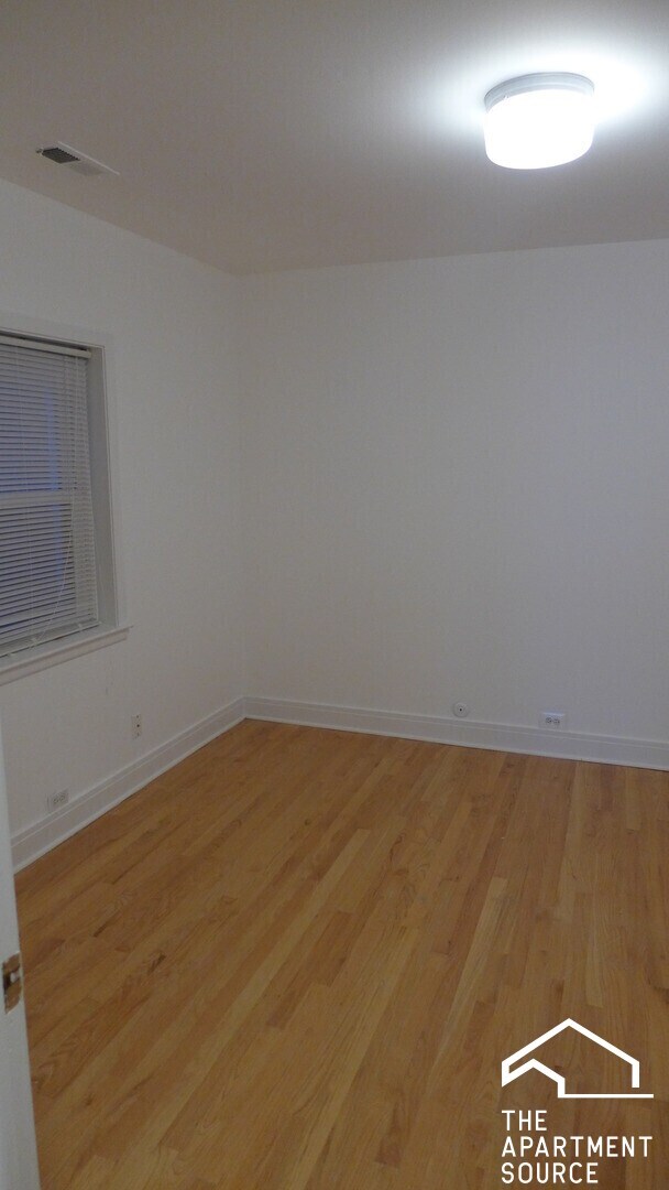 Building Photo - 449 W Belden Ave