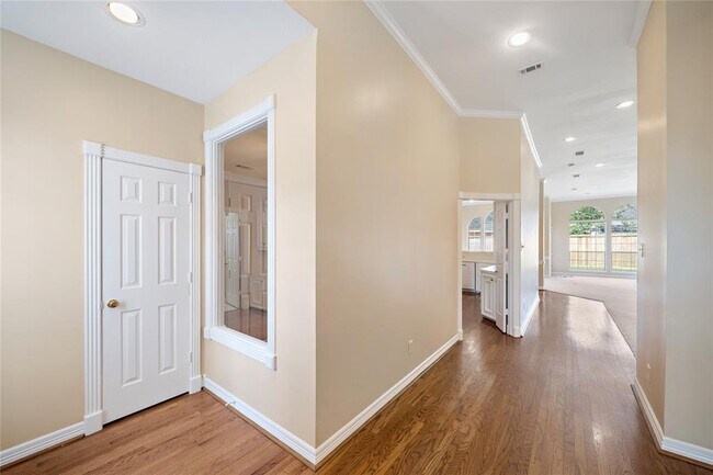 Foto del edificio - 13811 Muirfield Village Dr