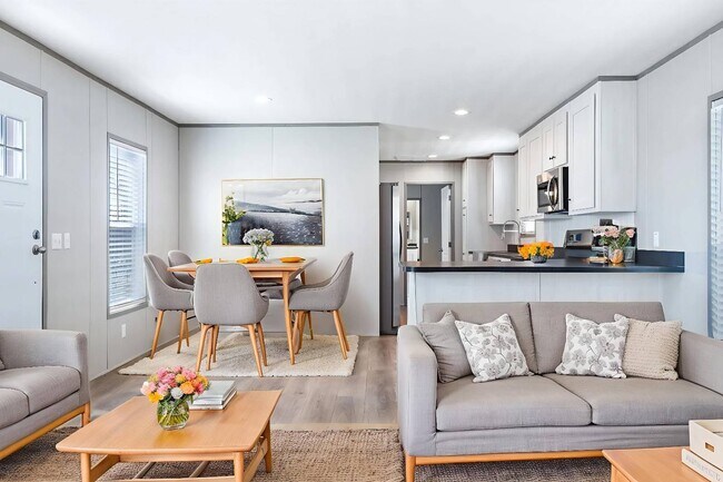 Building Photo - 1800 Oak Grove Rd E