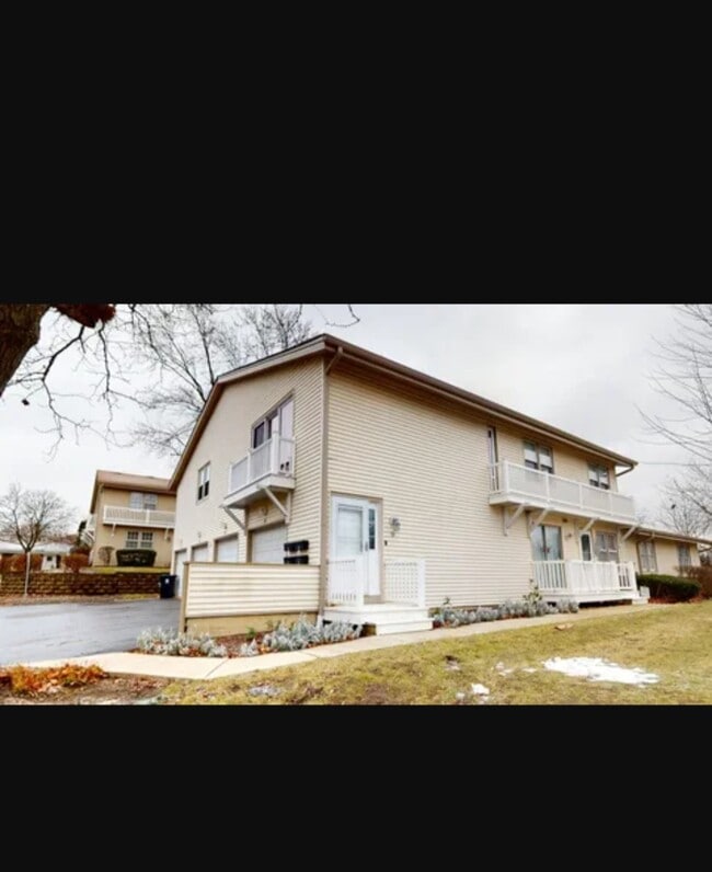 Building Photo - 316 Indiana Ct