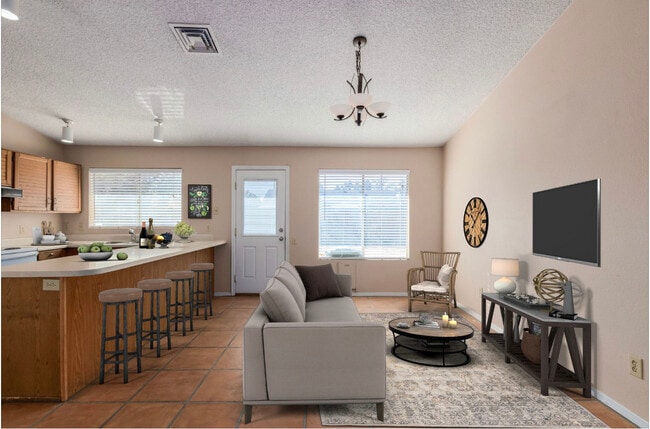 Open kitchen/family room - 4823 W Chicago St