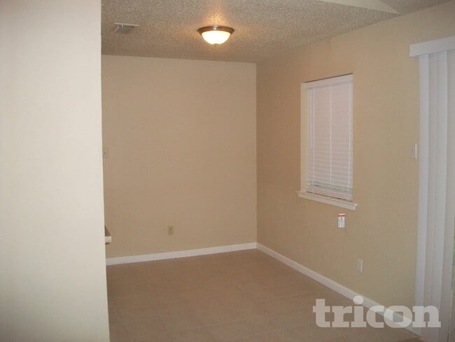 Building Photo - 3307 Hummingbird Ln