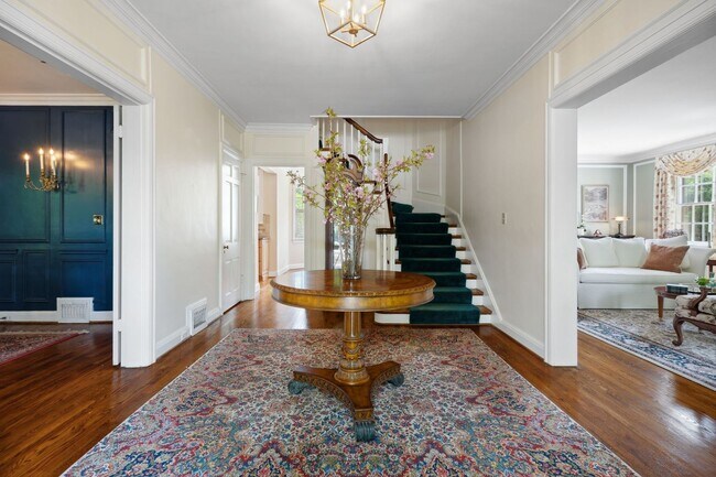 Building Photo - Extremely RARE opportunity in Green Hills