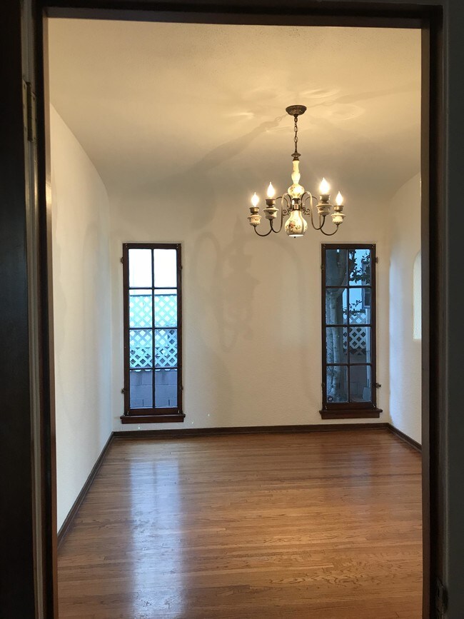 Dining room - 1337 W 19th St