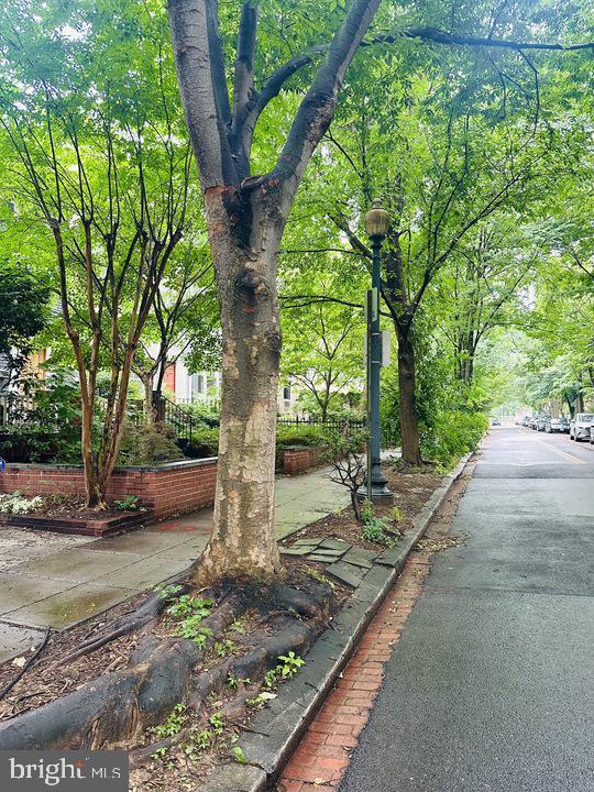 Foto del edificio - 2639 Woodley Pl NW