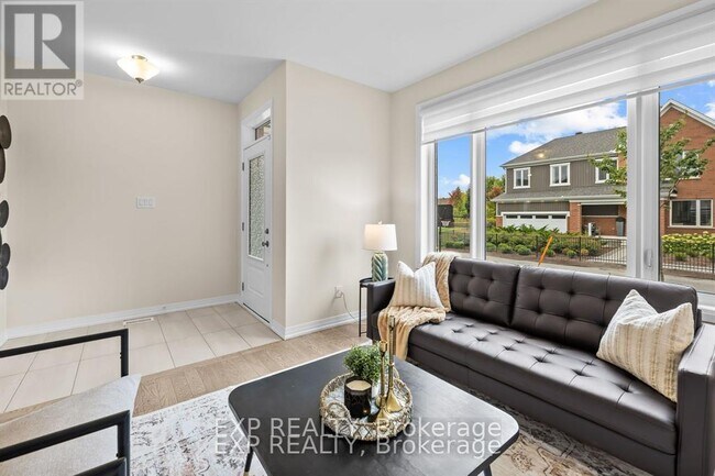 Building Photo - 807 Mercier Cres