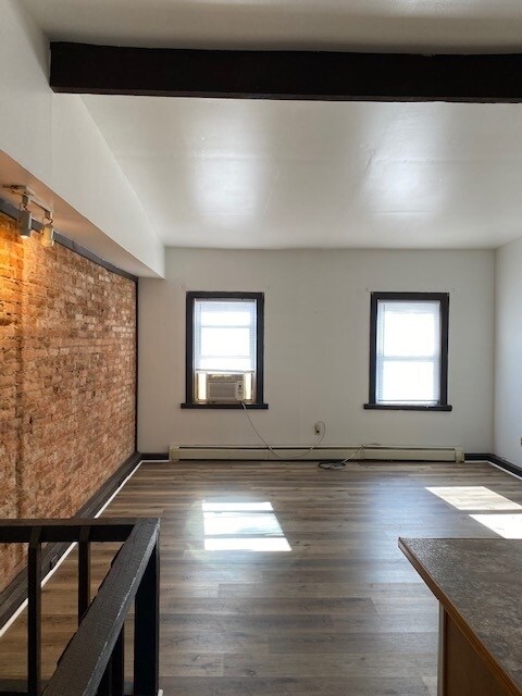 Building Photo - 913 Clayton St