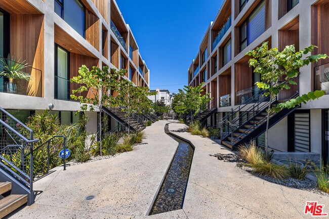Foto del edificio - 610 S Van Ness Ave