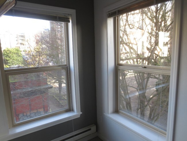 Foto del edificio - 506 E Howell St