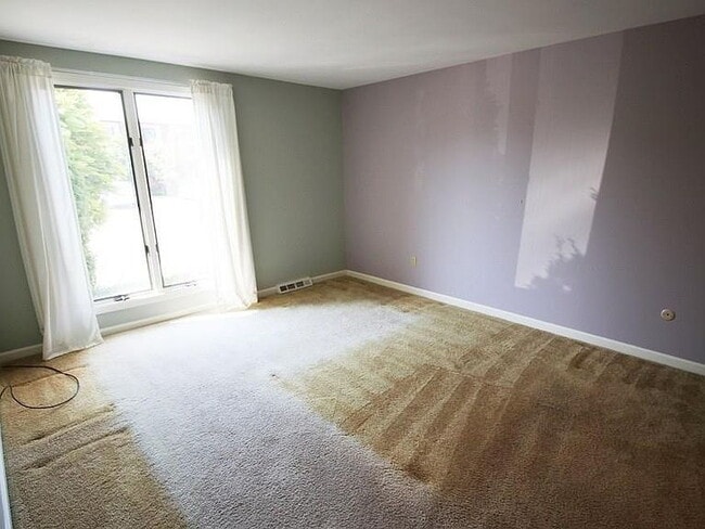 Foto del edificio - 80 Groton Dr