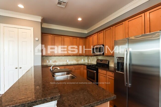 Foto del edificio - "Welcome Home! Get 1 month FREE RENT when ...