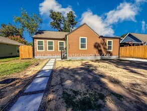 Building Photo - 6927 Moss Rose St