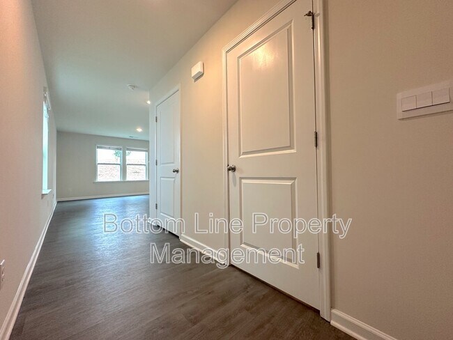 Building Photo - 2129 Allium Dr