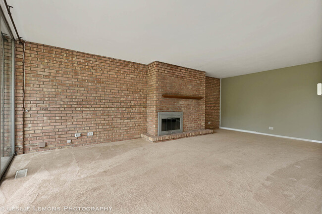 Foto del edificio - 5700 Hillcrest Ln
