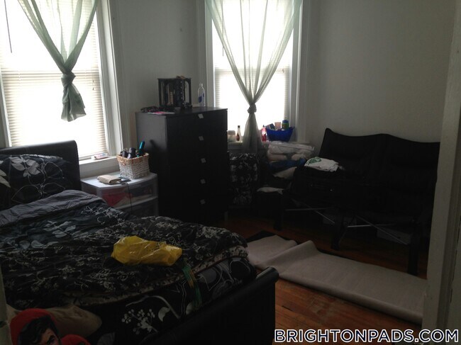 Building Photo - 2 O’Neil Place