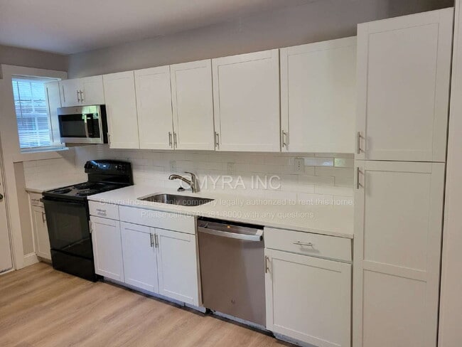 Building Photo - Charming 2 Bedroom Duplex Unit in Atlanta!