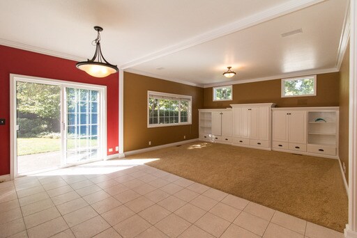 Building Photo - 2190 Lakeview Dr