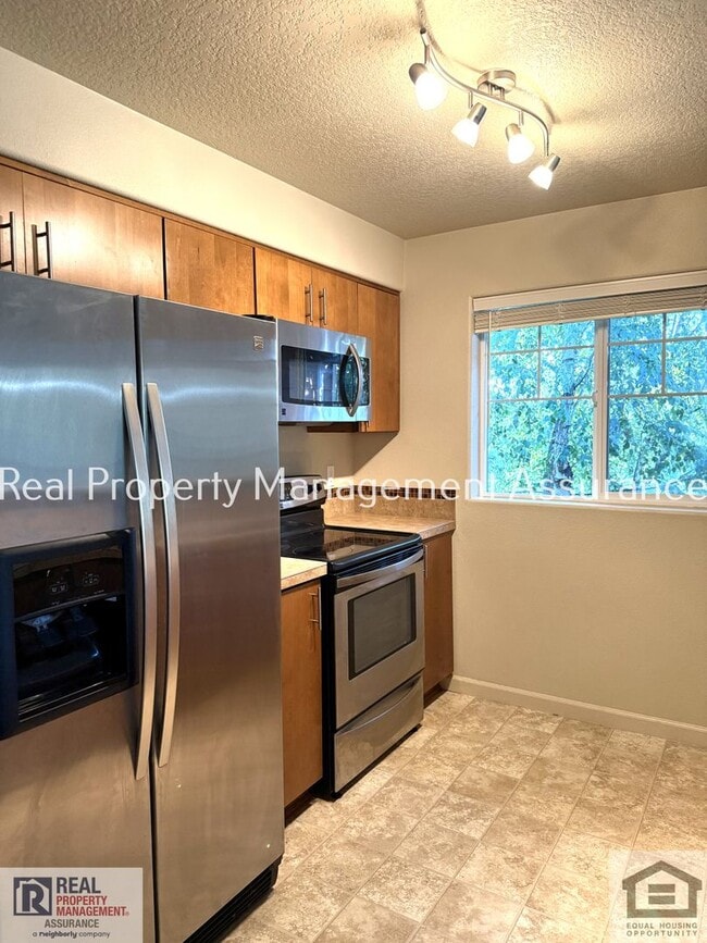 Foto del edificio - 10664 NE Holly St