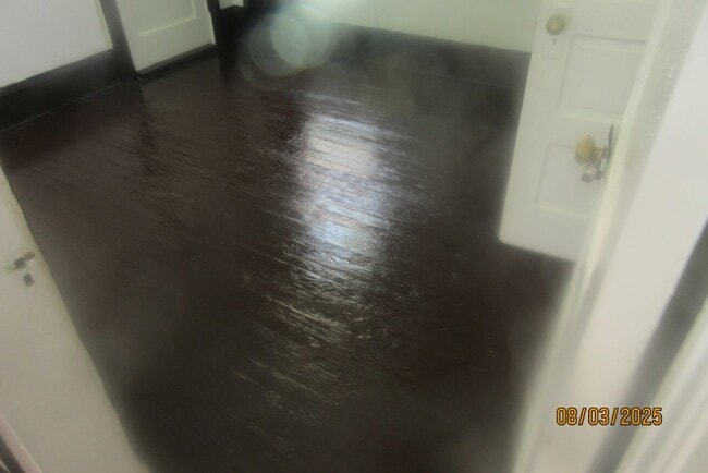 Foto del edificio - 1607 Holyrood Rd