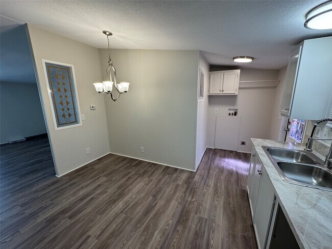 Foto del edificio - 16506 Leafy Meadow Dr