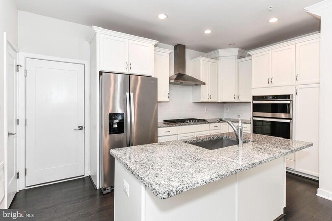 Building Photo - 43185 Mongold Square