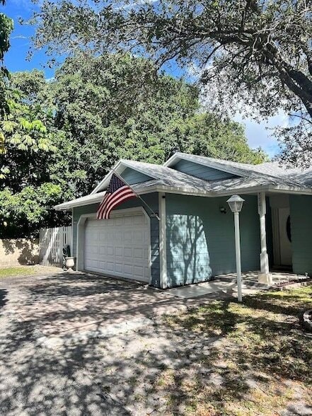 Foto principal - 7761 NW 4th St